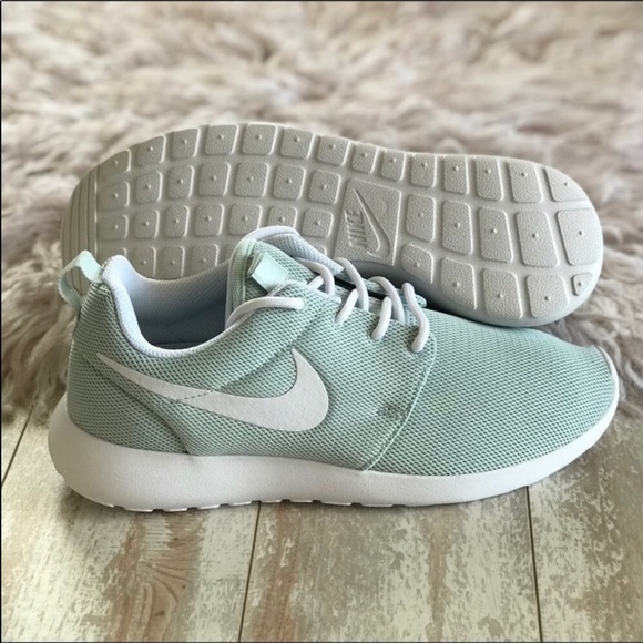 NWT Nike Roshe One Mint Rare - Picture 8 of 8